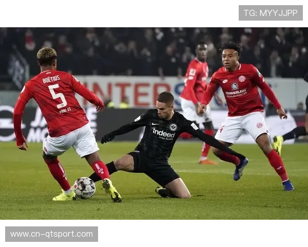 汉堡主场0-0闷平门兴，连续4轮不胜跌至降级区边缘