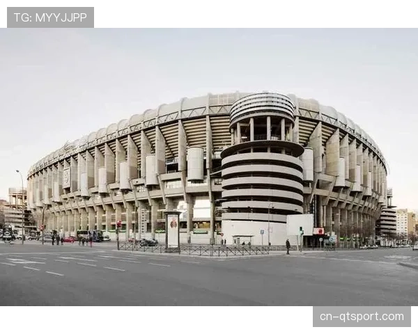 伯纳乌球场改造完成，新铺设的混合草皮被认为更有利于快速传切和突破